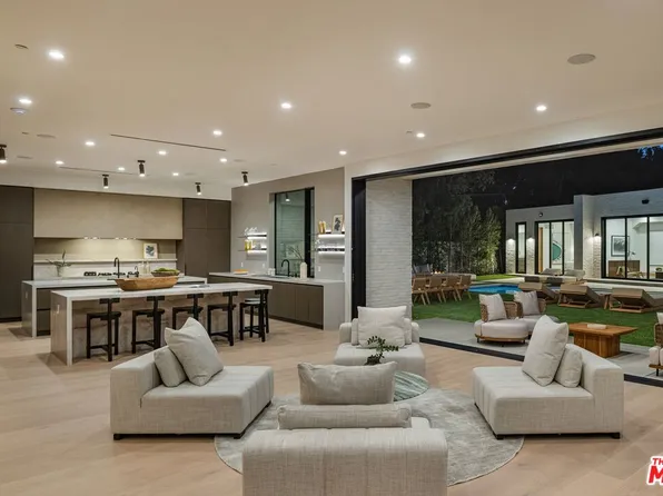 17055 Rancho St, Encino, CA 91316