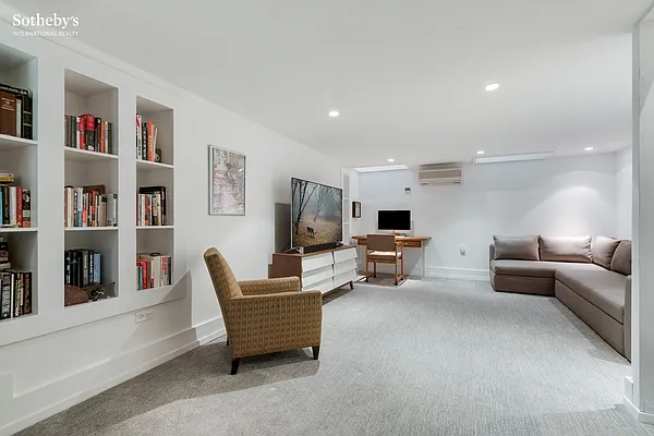 Rented by Sotheby's International Realty | media 14