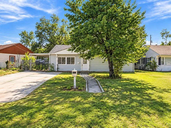 933 W 9th St, Junction City, KS 66441
