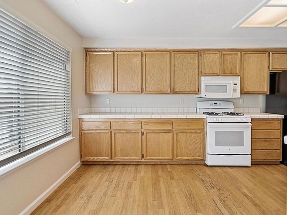5th image of 920 Menay Dr
