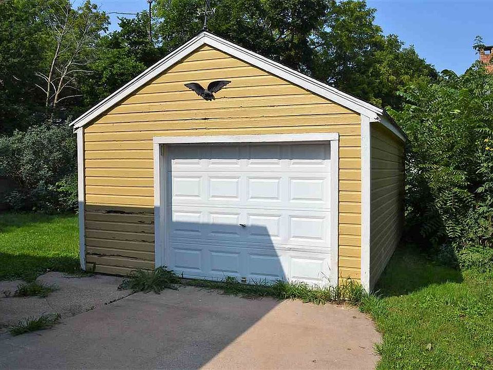 2nd image of 1207 Rugby St