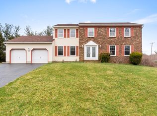 37 Chatham Ridge Dr, Freehold, NJ 07728