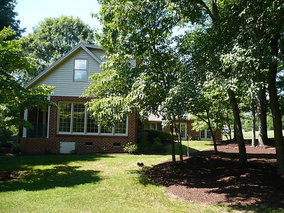 2nd image of 211 Laurel Woods Dr