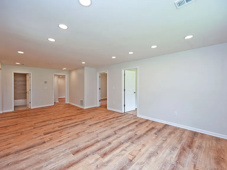 8320 Monroe Ave — Photo 4