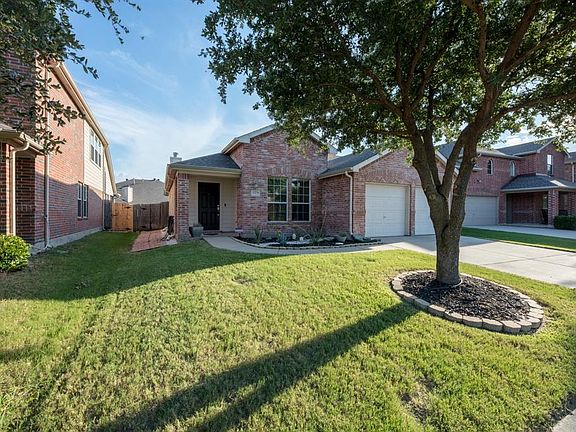3rd image of 1412 Canary Dr