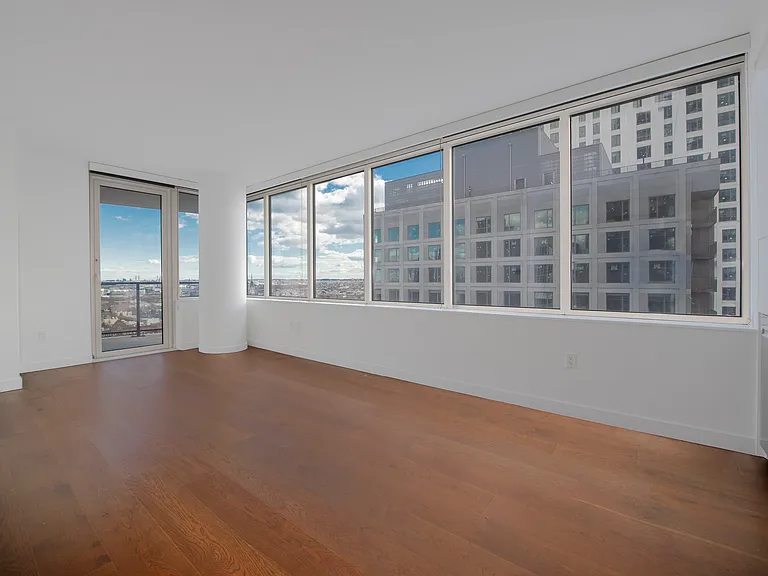 21 India St #S309 — Photo 8