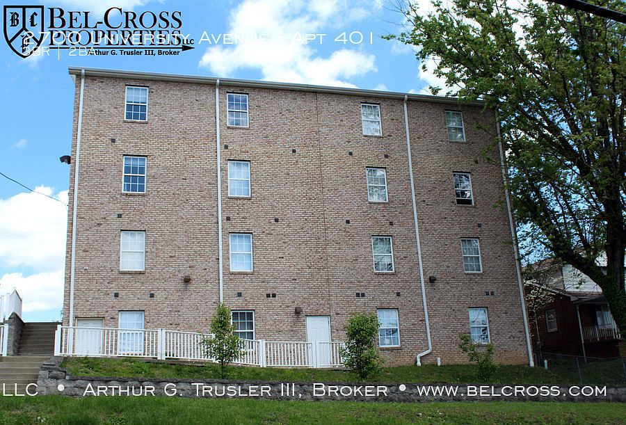 2nd image of 2700 University Ave APT 401