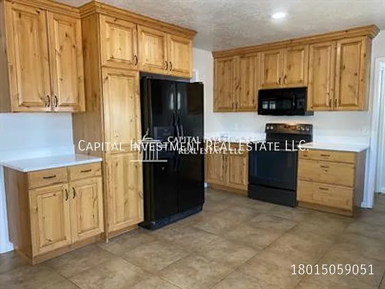 2626 S 1700 E — Photo 5
