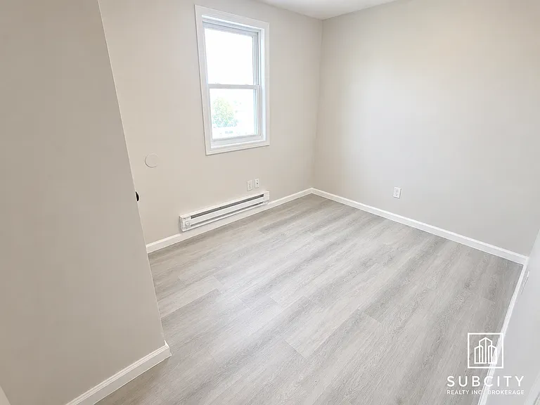 8 Straight St #5 — Photo 1