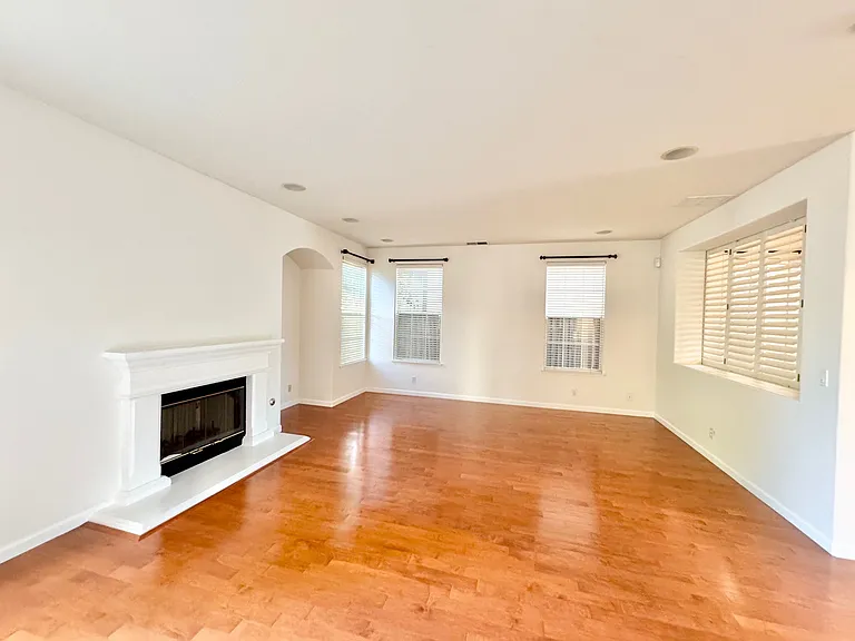 814 Dederick Ct — Photo 3
