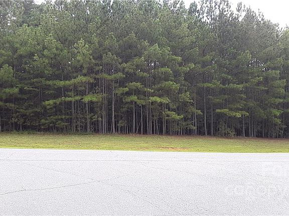 3rd image of 105 Riverwalk Dr