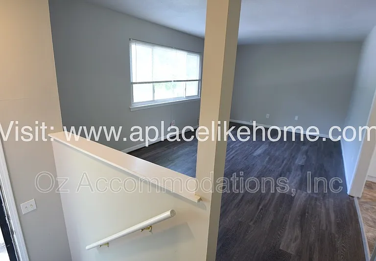 5521 Perry Ln — Photo 9