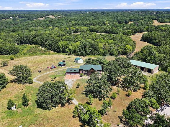 5th image of 495 Shady Oak Lane