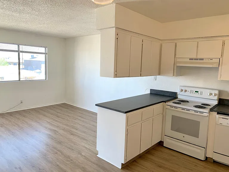200 Bruce Way #4 — Photo 10
