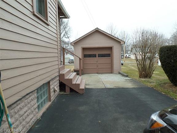 3rd image of 32 E Woodland Ave