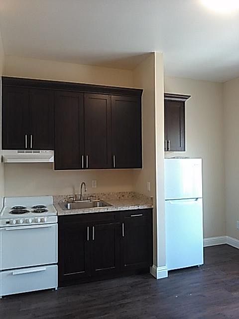 1st image of 2070 University Ave #204