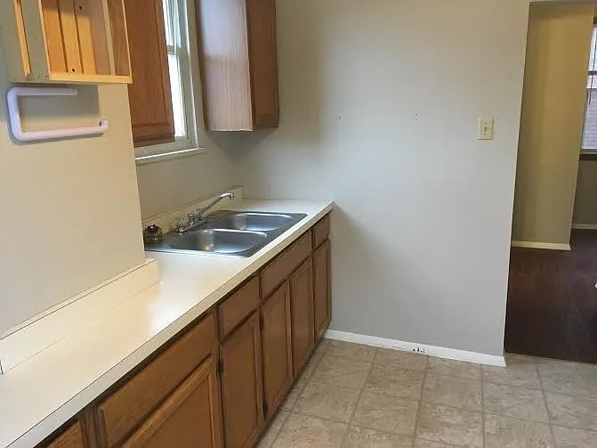 322 Lehigh Ave — Photo 5