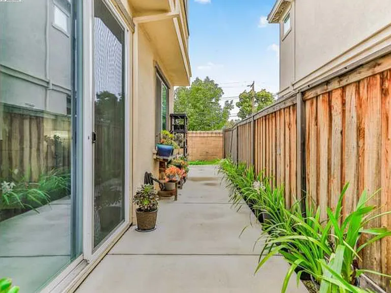 11 Belle Harbor Cir — Photo 22