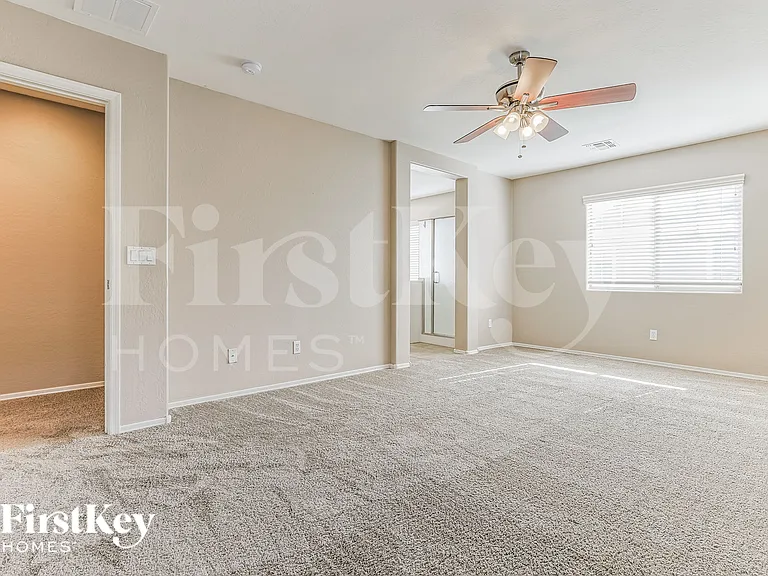 127 E Catclaw St — Photo 8