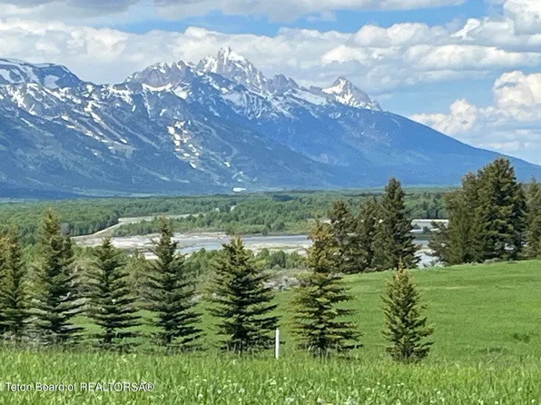 4970/4980 W Riverview Dr, Wilson, WY 83014