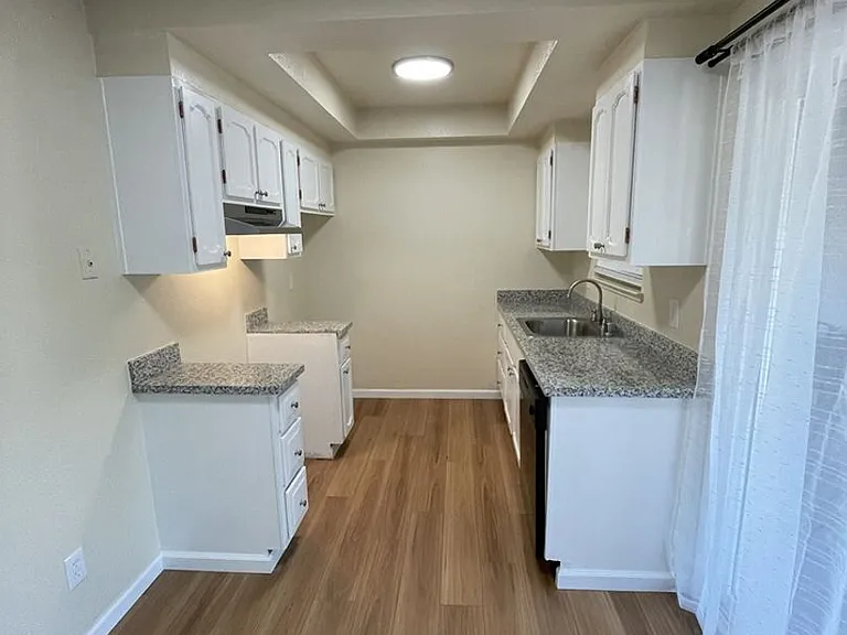 1337 Castlemont Ave — Photo 4