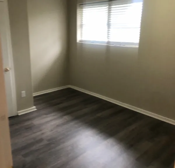 208 S Center St — Photo 12