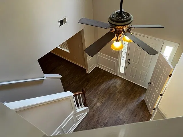 4 bed, 2.5 bath, 2400 sqft, $2,350 — Photo 2