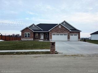 1192 Widgeon Dr, Mascoutah, IL