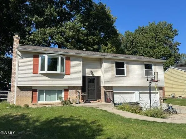 420 Edgewood Dr, Perrysburg, OH 43551