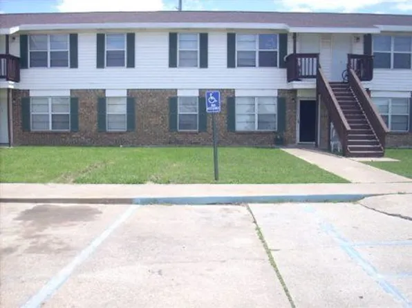 Buckner Apartments, 920 W Commerce St, Fairfield, TX 75840