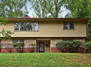 2922 Burtonhill Dr, Kensington, MD 20895