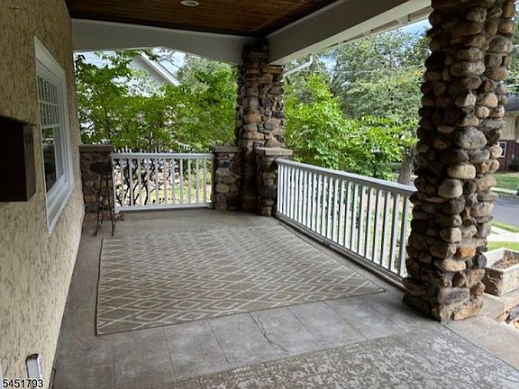 4th image of 12 Forest Road