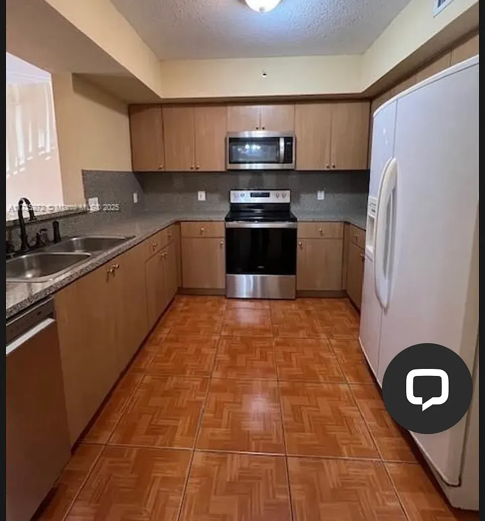 3 bed, 1305 sqft, $2,750 — Photo 2