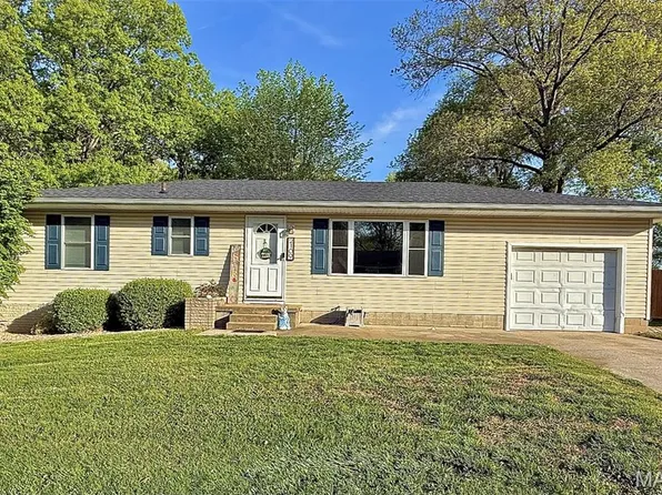 2109 Easy St, Highland, IL 62249