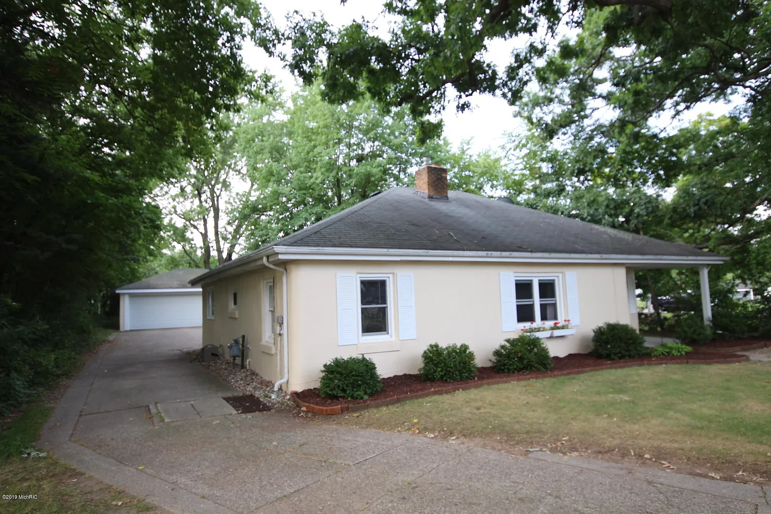 3278 Prairie St SW photo 1