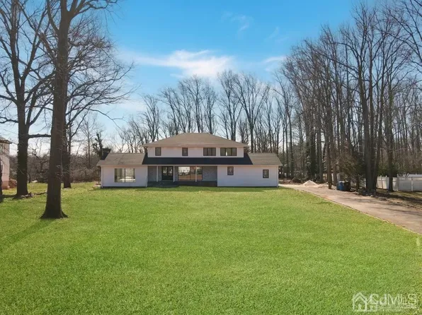 64 Stratford Dr, Colonia, NJ 07067