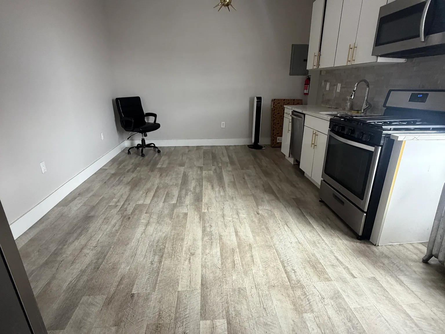 2 bed, 750 sqft, $1,995 — Photo 2