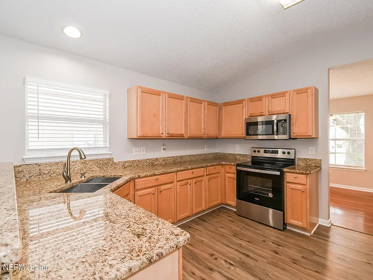 12579 Woodfield Cir W — Photo 7