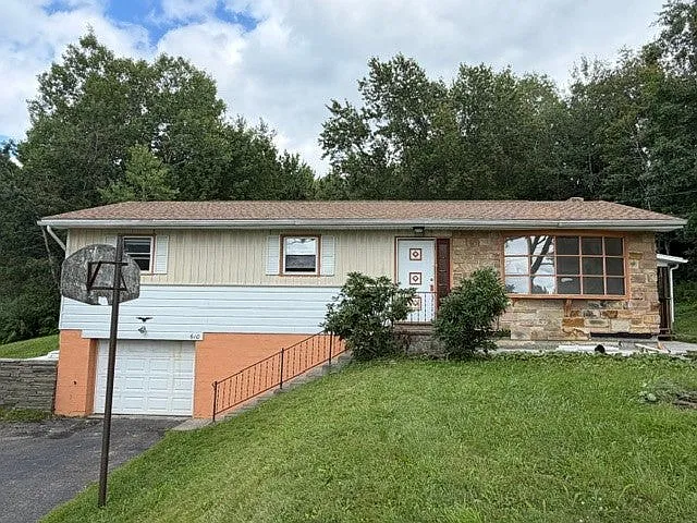 3 bed, 1.0 bath, 1248 sqft, $1,800 — Photo 1