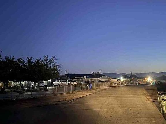 Exterior Neighborhood (street photo)