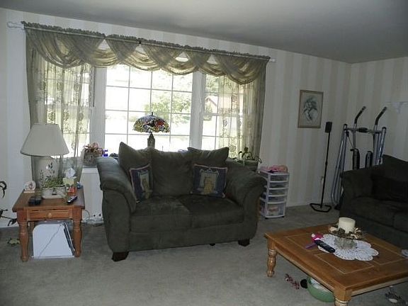 4th image of 13 Redgrave Dr