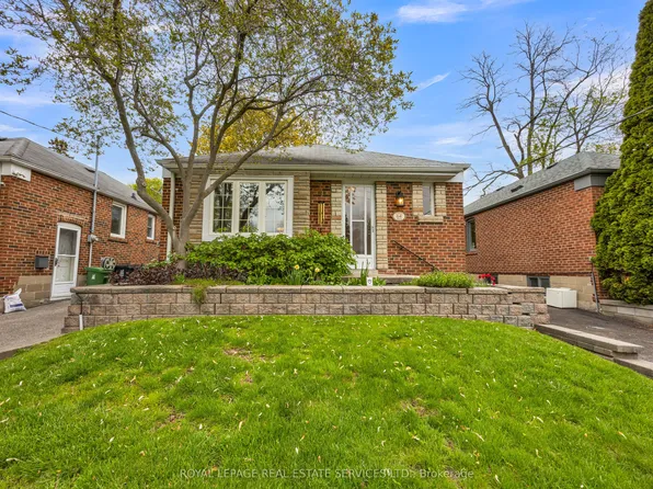 64 Nesbitt Dr, Toronto, ON M4W 2G3