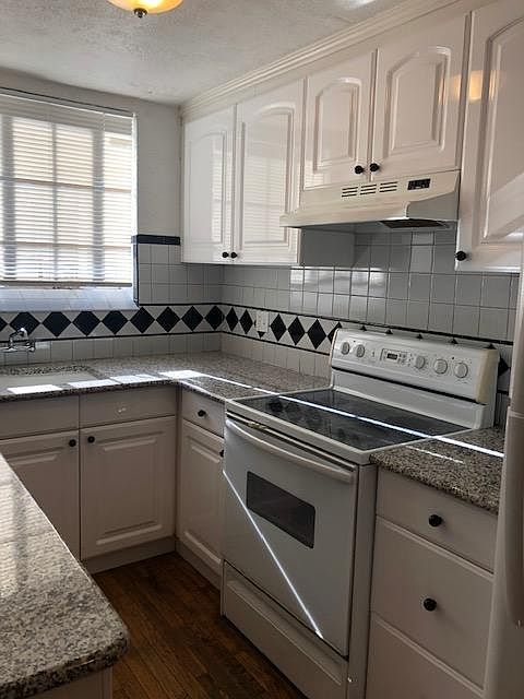 1st image of 485 S Logan St APT 14