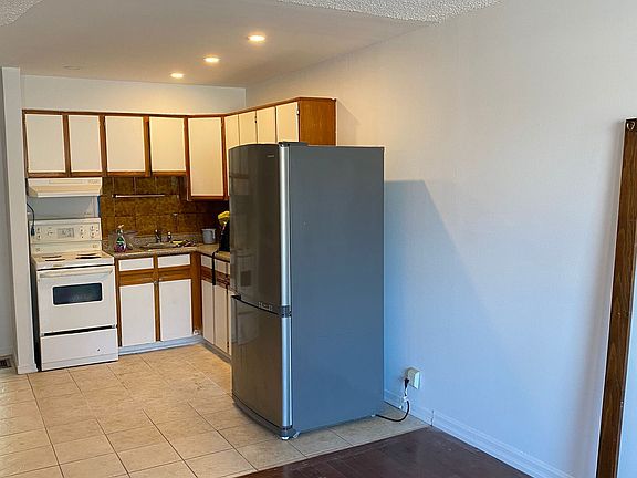2nd image of 1263 Woodbine Ave