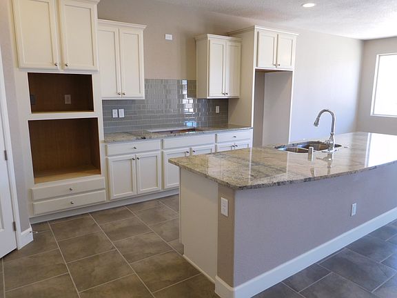 Kitchen has granite counters