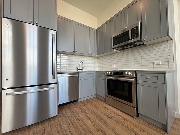 3rd image of 991 Saint Johns Pl #3G