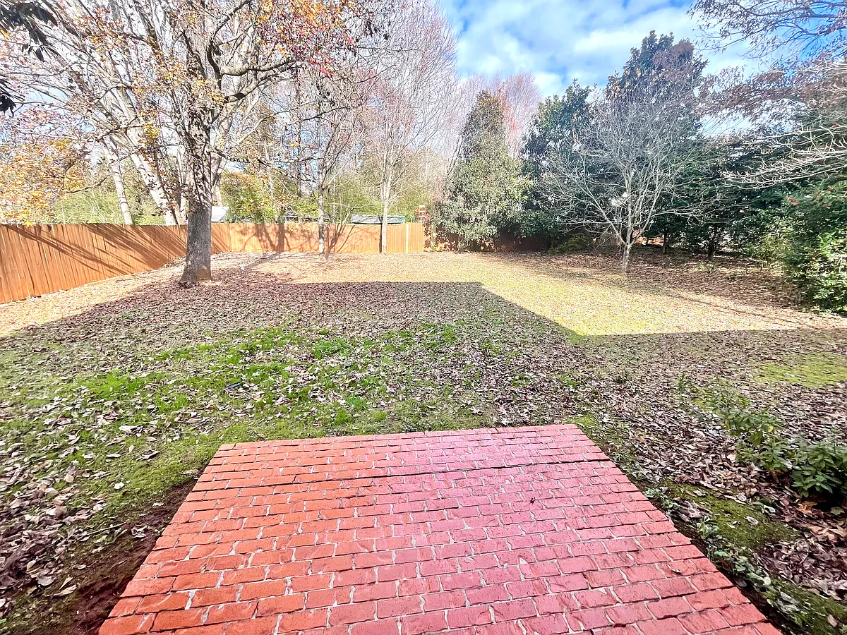 Building Photo - 104 Taylor Knoll Way