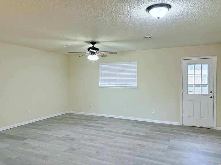 711 Meadowlake Dr — Photo 7
