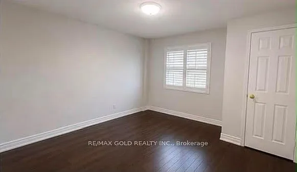 765 Millworks Cres — Photo 8