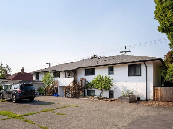 1481 Bay St, Victoria, BC V8R 2A6